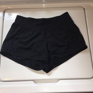 Lululemon Final Lap short 2.5” size 2!